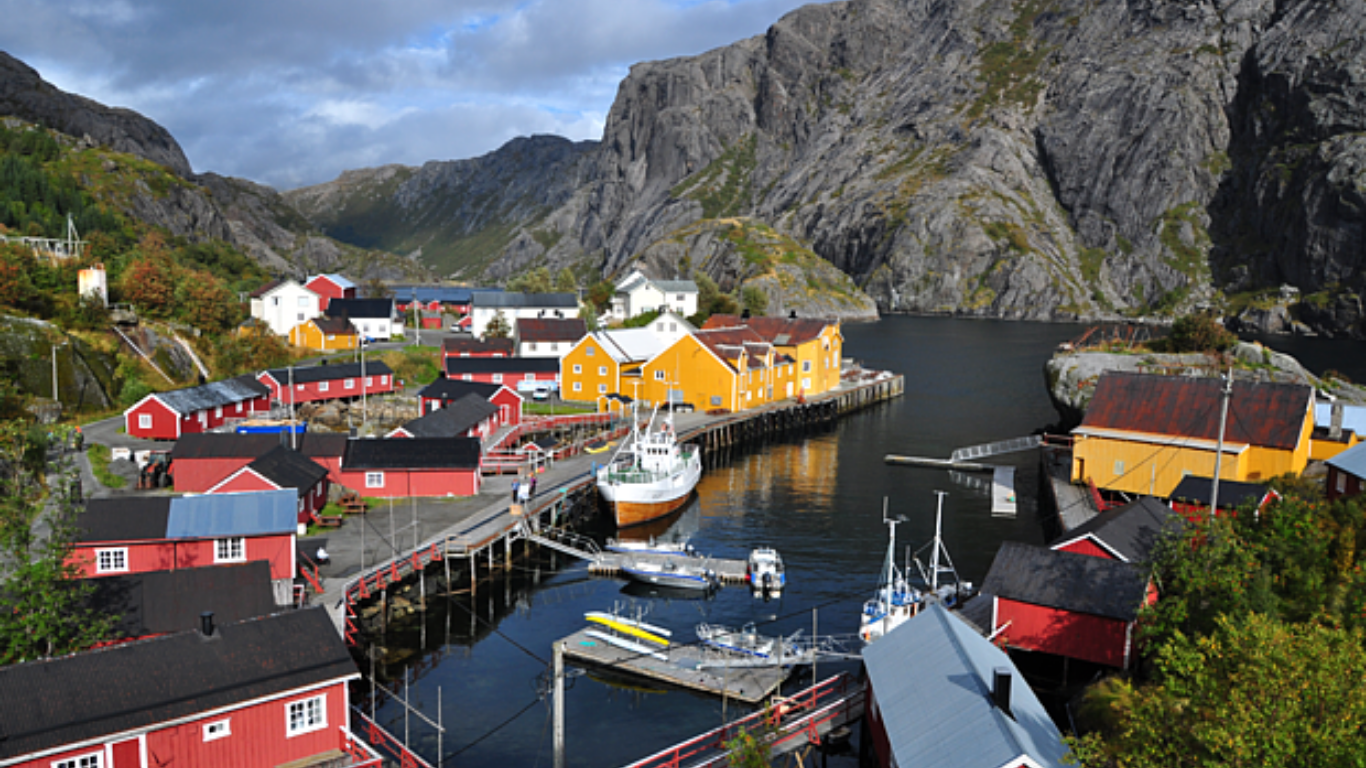 Norwegen Urlaub Warum das Land der Fjungen Berge und tiefen Fjorde Ihr nächstes Traumziel sein sollte